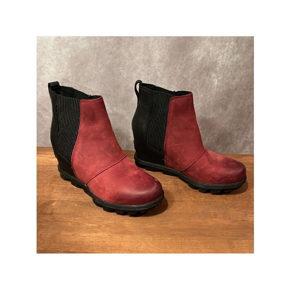 Sorel Lea Burgundy/Red and Black Platform Wedge Winter Ankle Boots size 6.5
